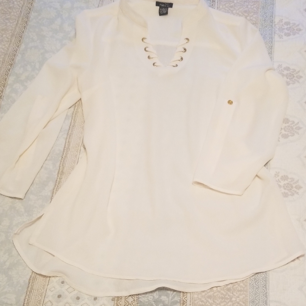 White long sleeve blouse